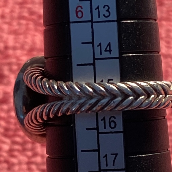 Authentic David Yurman diamond ring - Picture 5 of 5